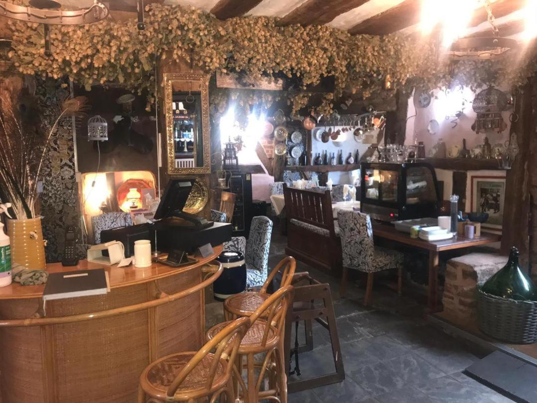 The Crown Inn Lea エクステリア 写真