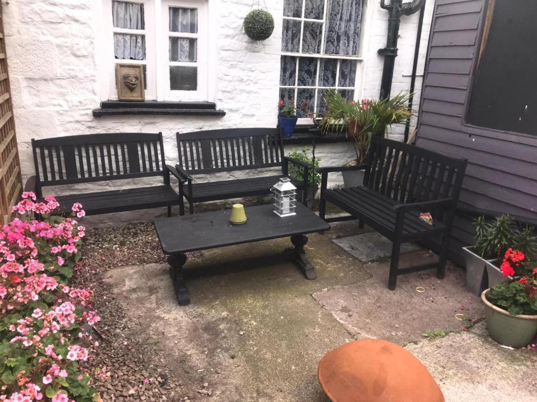 The Crown Inn Lea エクステリア 写真